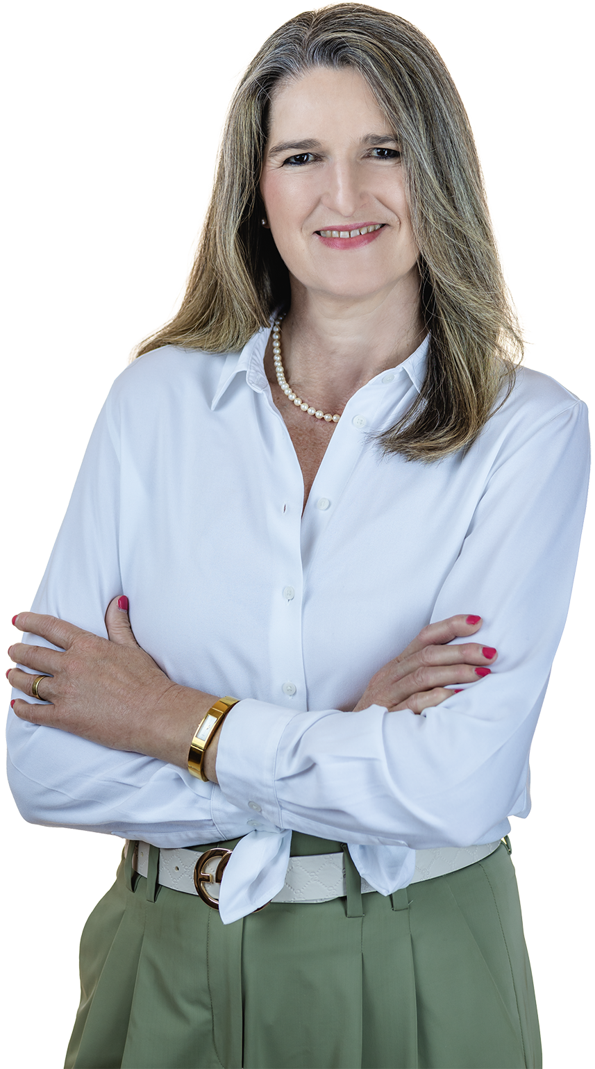 Porträtfoto Astrid Feldmann mit verschränkten Armen